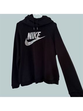 Nike XL Black Metallic Silver Logo Pullover Hoodie Sweatshirt Like New! EUC!